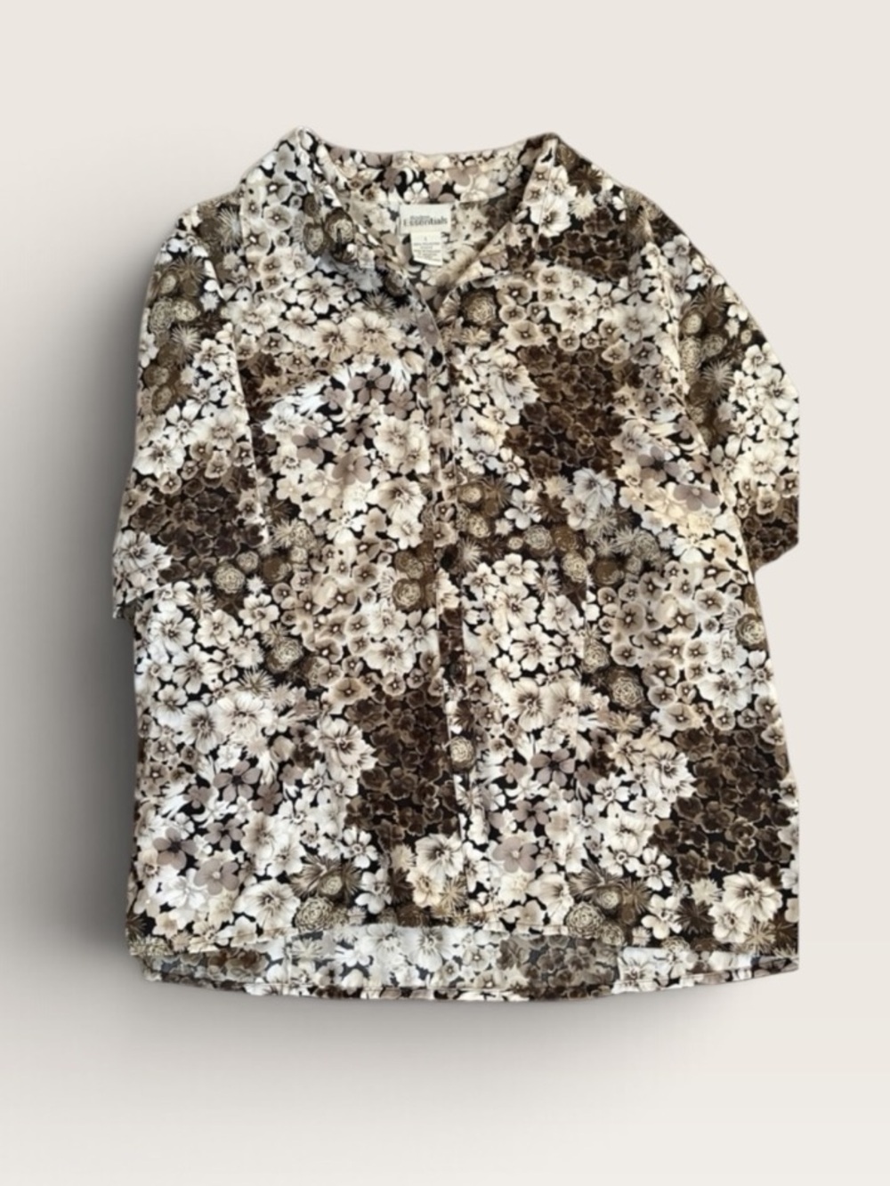 Essentials Women's Short-Sleeve Floral Button-Up